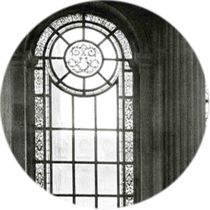 Стекло в витринах версаля. 18 век